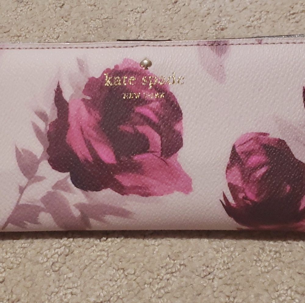 NWT Kate Spade Hawthorne Roses Wallet